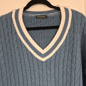 Jollycode Blue and White V-Neck Cable Knit Sweater. Size XL‎